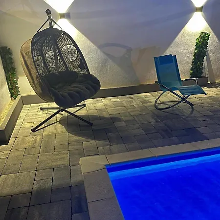 Villa Orijent Hm *