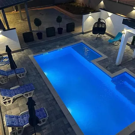 Villa Orijent Hm *